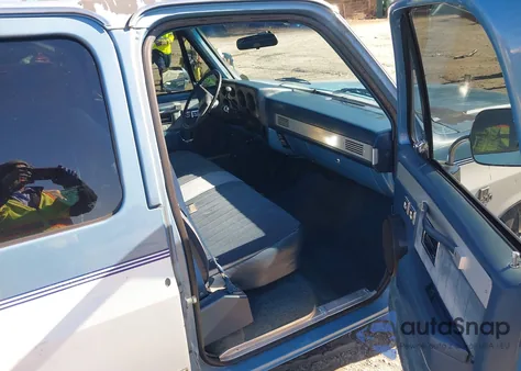 1987 Chevrolet Suburban R1 from USA, damaged, VIN 1GNER16K9HF162851